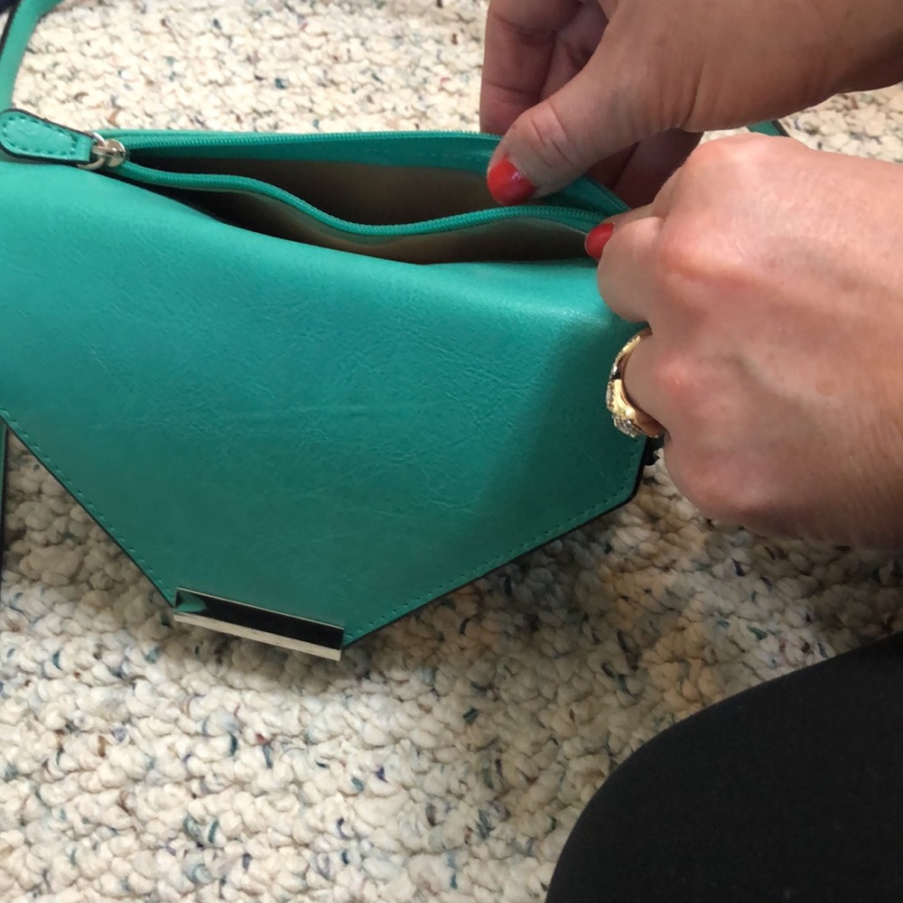 Turquoise crossbody purse with removable strap - Picture 4 of 5
